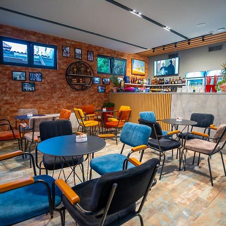 F&M Hotel 2 Tirana Extérieur photo