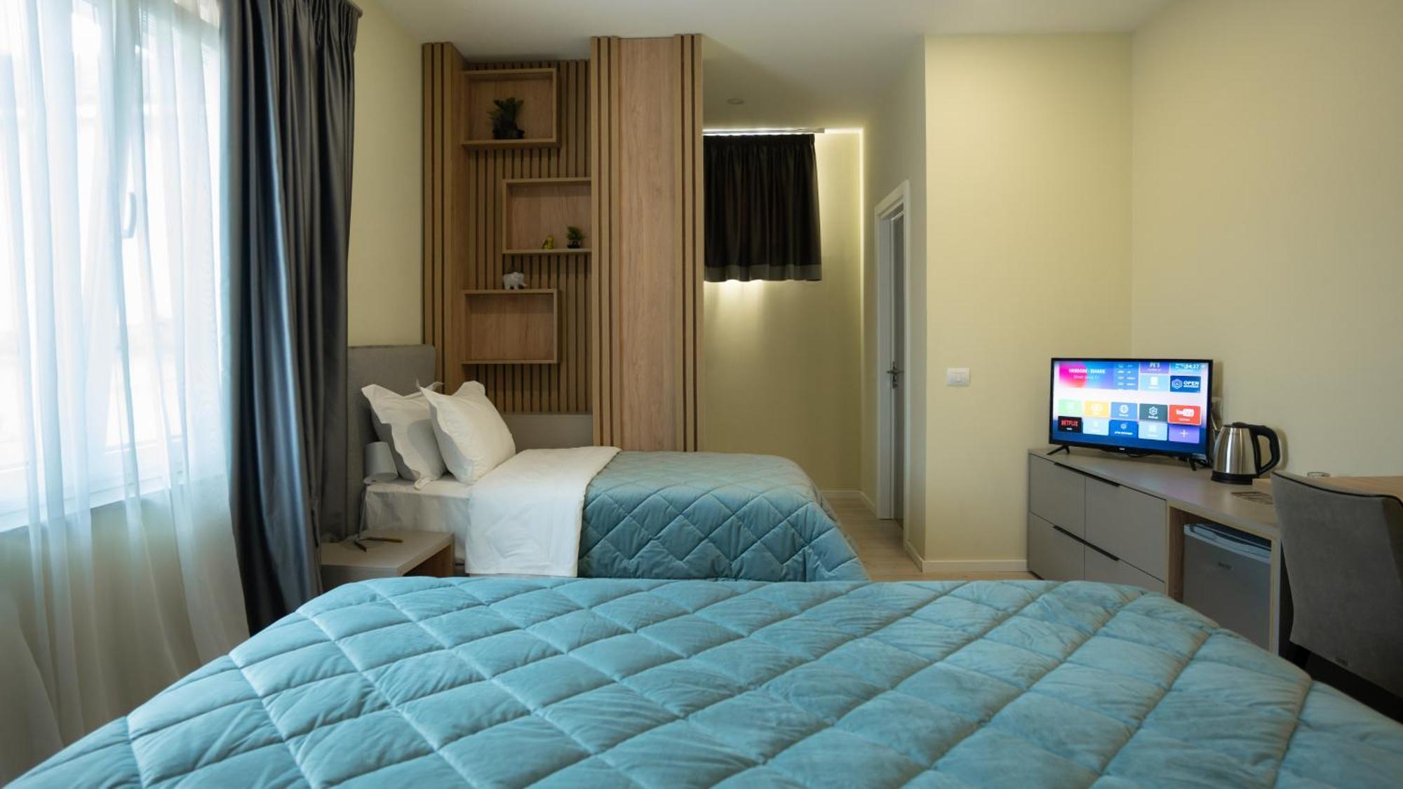 F&M Hotel 2 Tirana Extérieur photo
