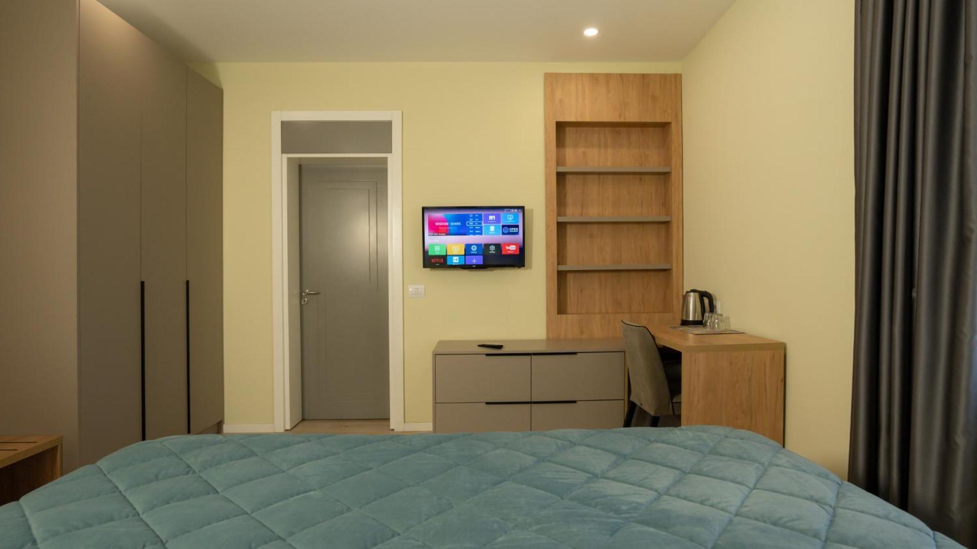 F&M Hotel 2 Tirana Extérieur photo