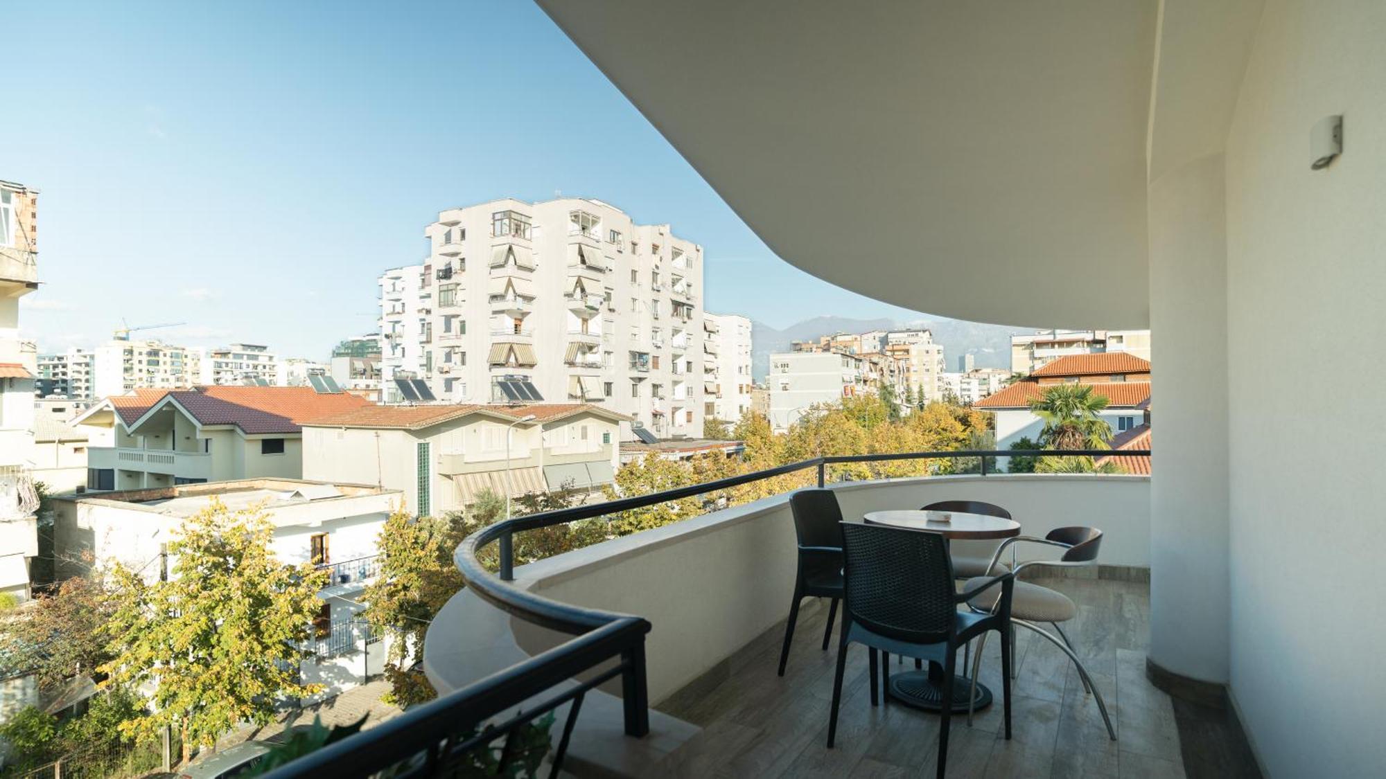 F&M Hotel 2 Tirana Extérieur photo