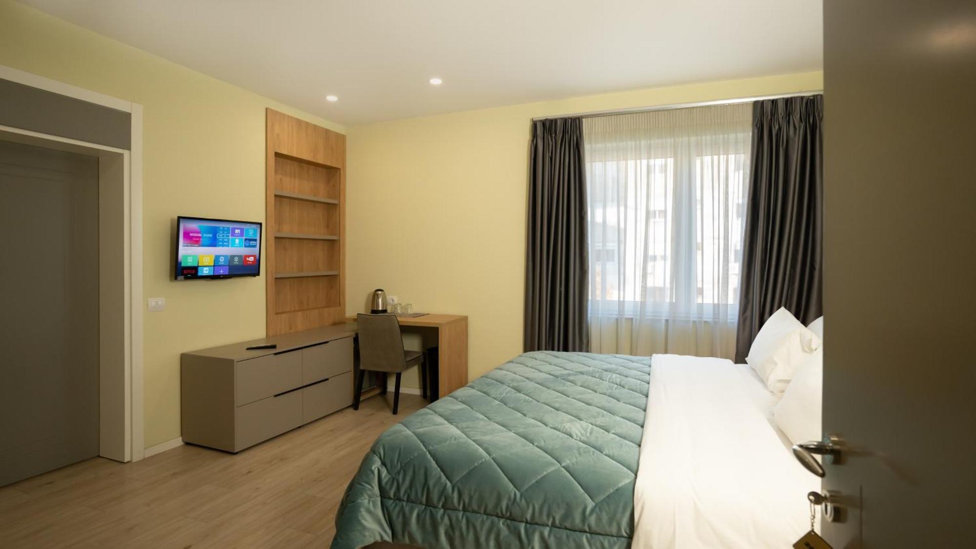 F&M Hotel 2 Tirana Extérieur photo