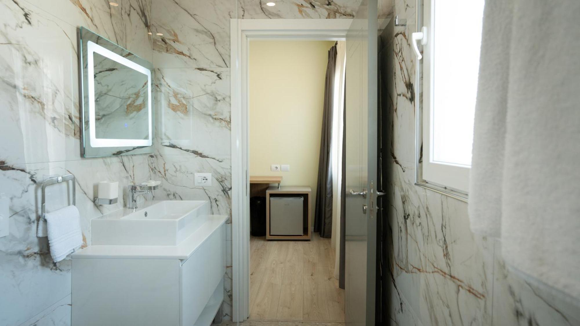 F&M Hotel 2 Tirana Extérieur photo