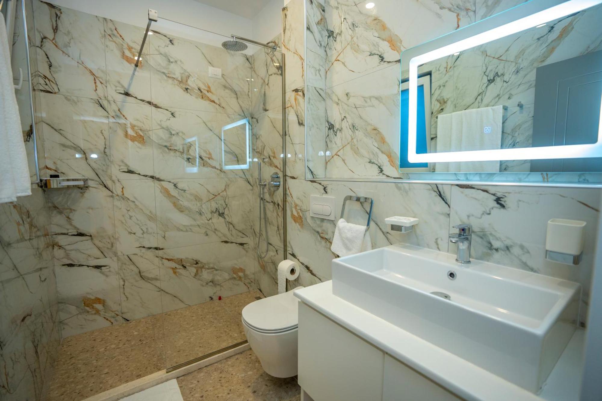 F&M Hotel 2 Tirana Extérieur photo